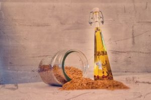 reines sesamoel in der flaschen